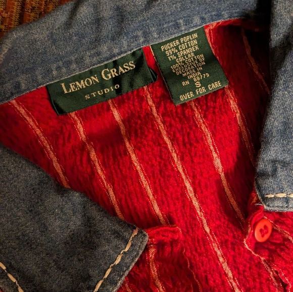 90's cottage-core sleeveless red pin striped button up!❣️ - Picture 2 of 5